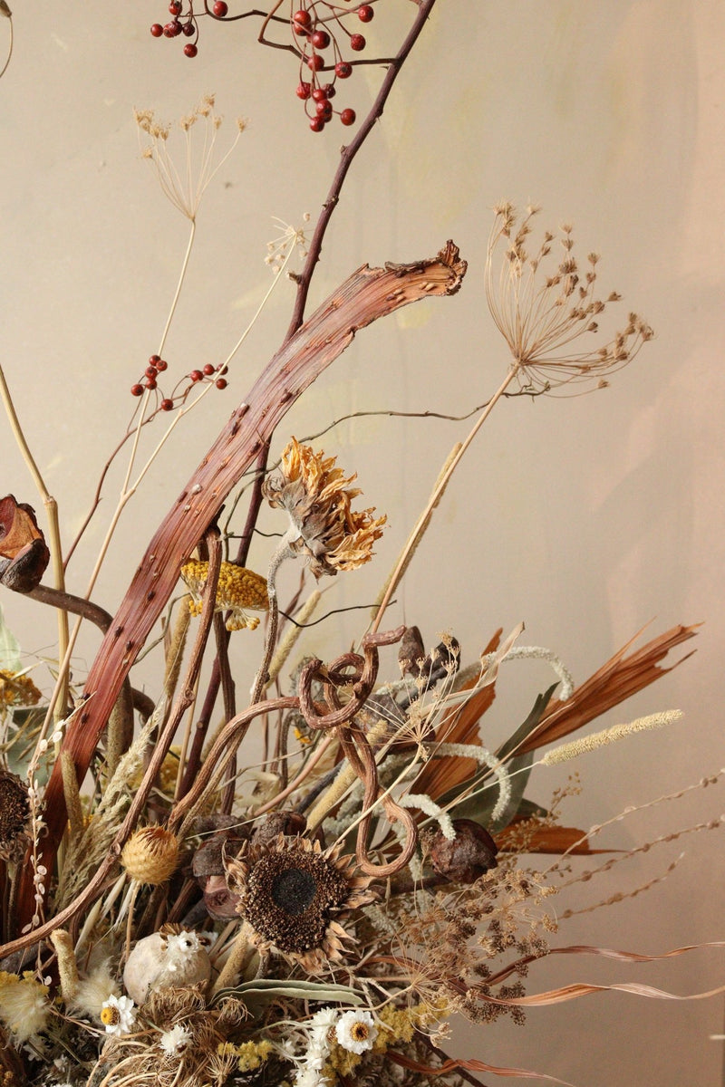 Luxury Dried Flower Arrangement - Natural Beige with Black Vase - Design by Nature Flowers - Dried Flowers