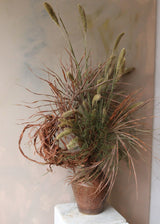DRIED FLOWER ARRANGEMENT WITH NATURAL GRASSES AND BROWN FLOWERS - Design by Nature Flowers - Dried Flowers