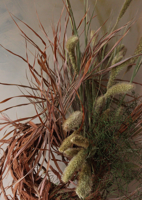 DRIED FLOWER ARRANGEMENT WITH NATURAL GRASSES AND BROWN FLOWERS - Design by Nature Flowers - Dried Flowers